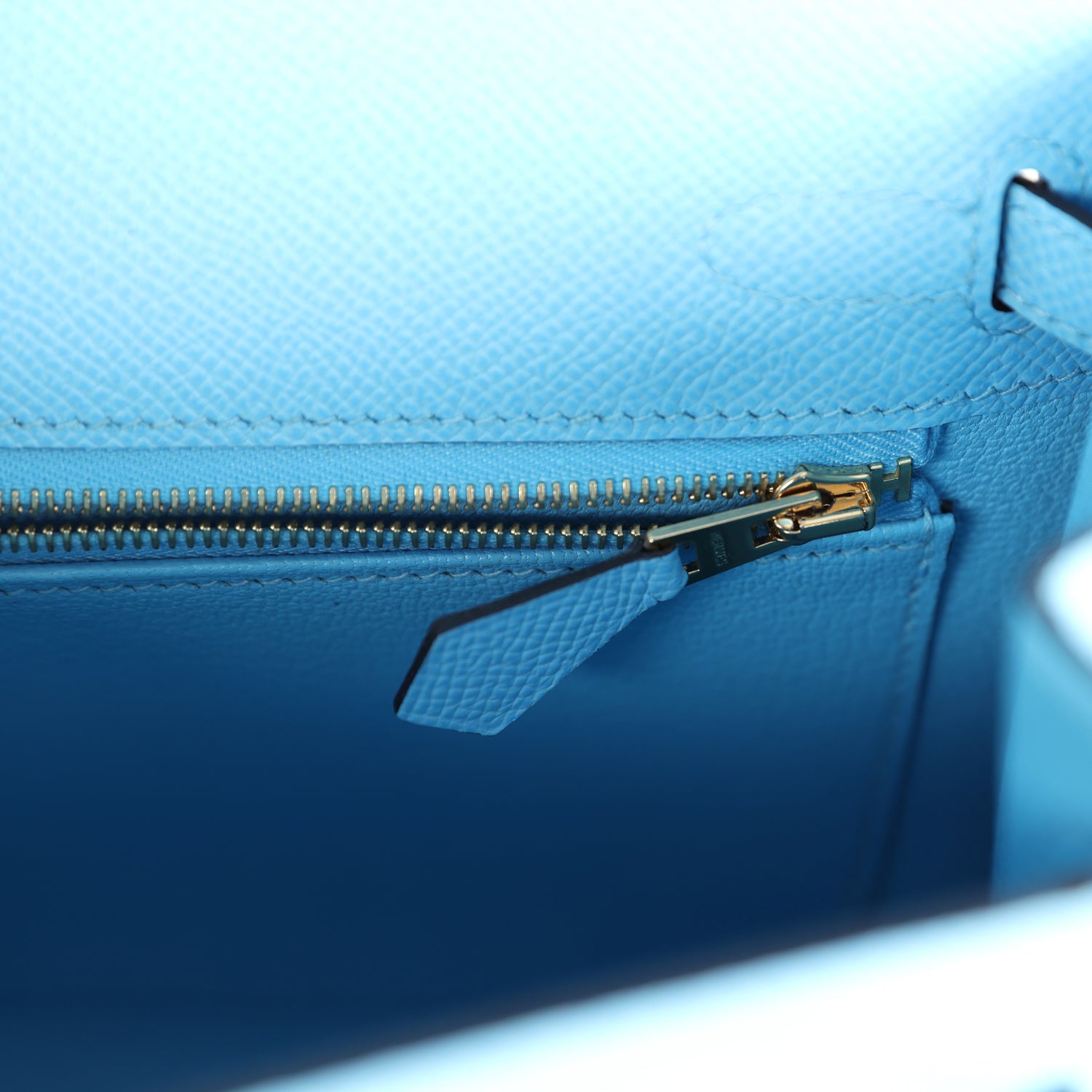 Hermès Kelly Sellier 25 Celeste Epsom Gold Hardware Hermès Kelly Sellier 25 Celeste Epsom Gold Hardware